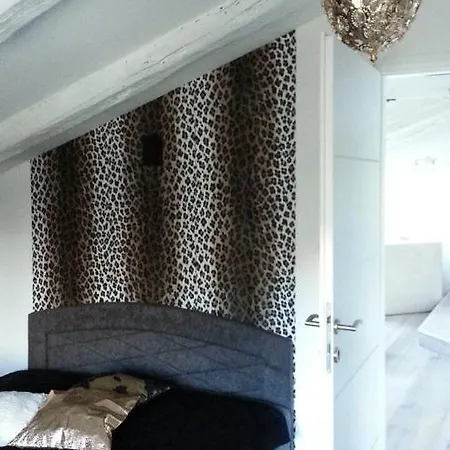 Clockwork Boudoir Apartament